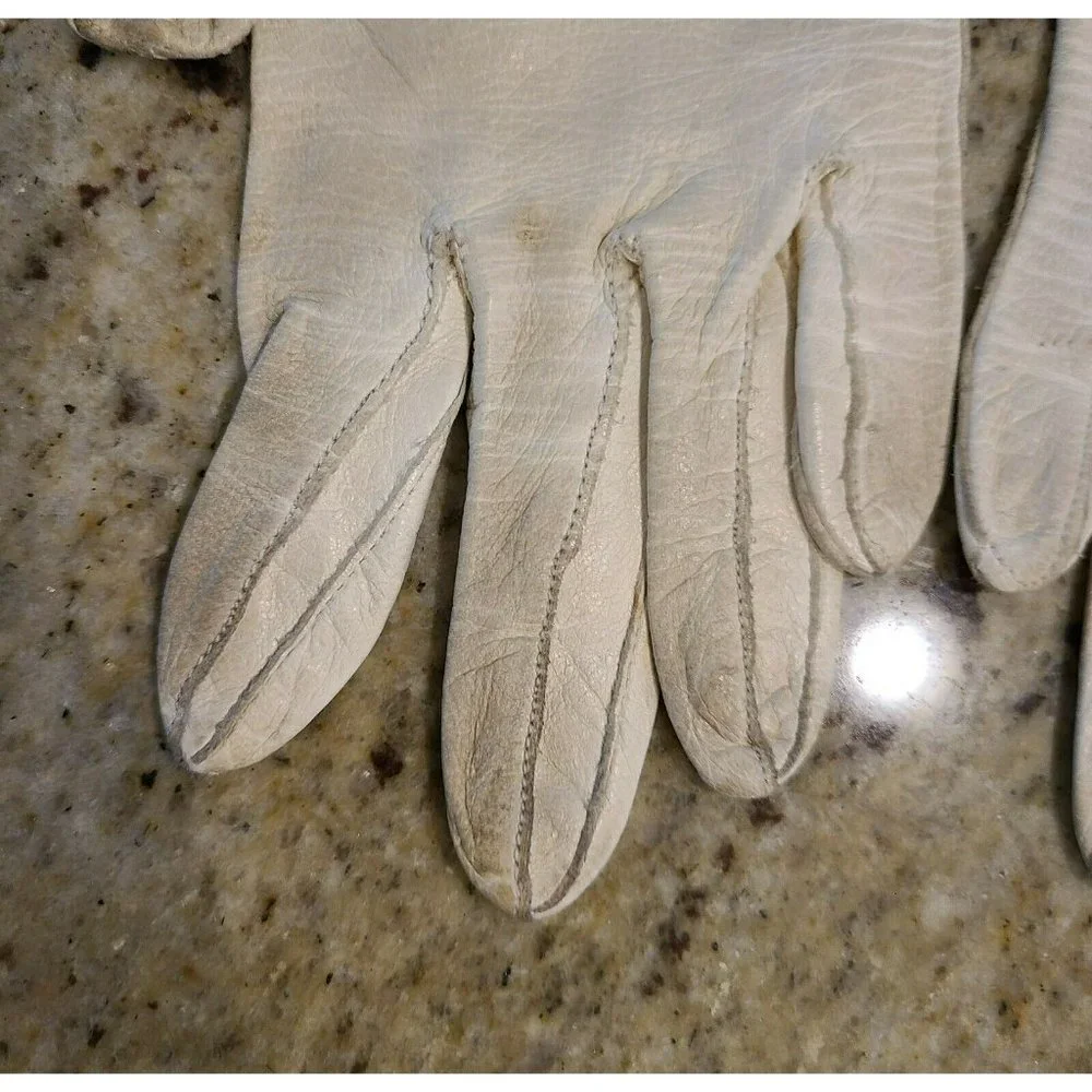 Vintage White Leather 7.5